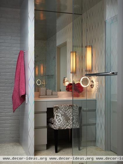 midcentury bathroom by Bauhaus Custom Homes