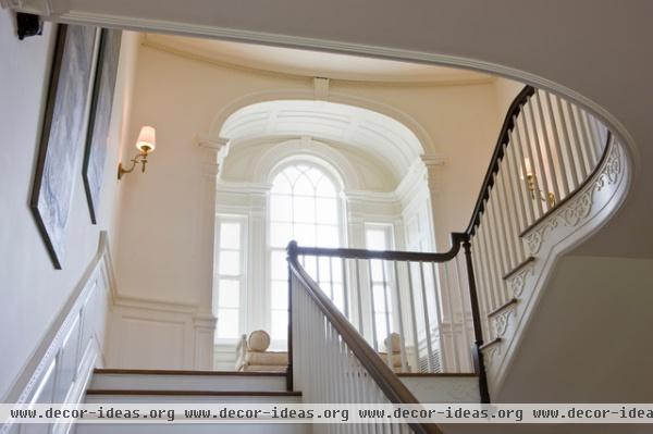 traditional staircase by Neumann Lewis Buchanan Architects