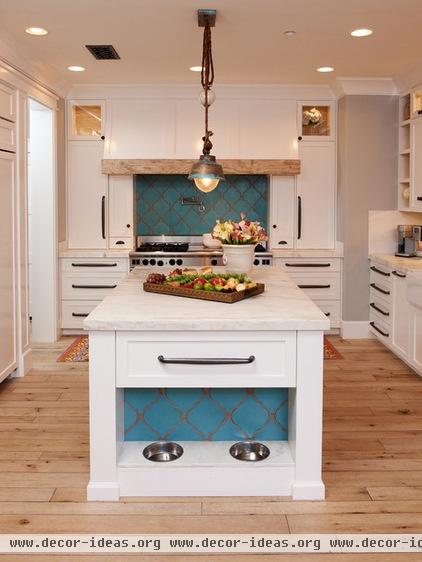 eclectic kitchen by Intimate Living Interiors