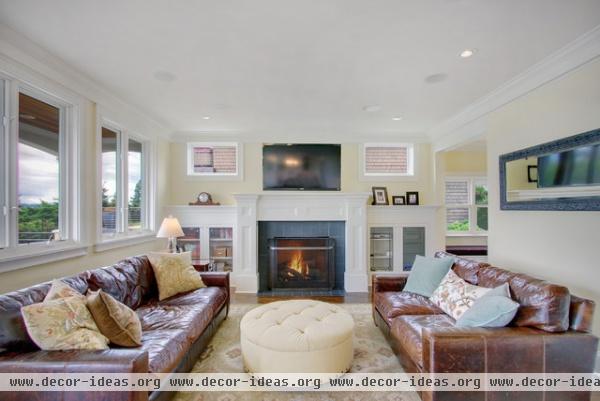 craftsman living room by RW Anderson Homes