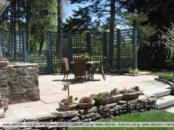 eclectic patio by Susan Cohan, APLD