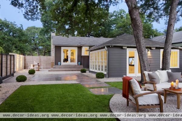 modern landscape by Texas Construction Company