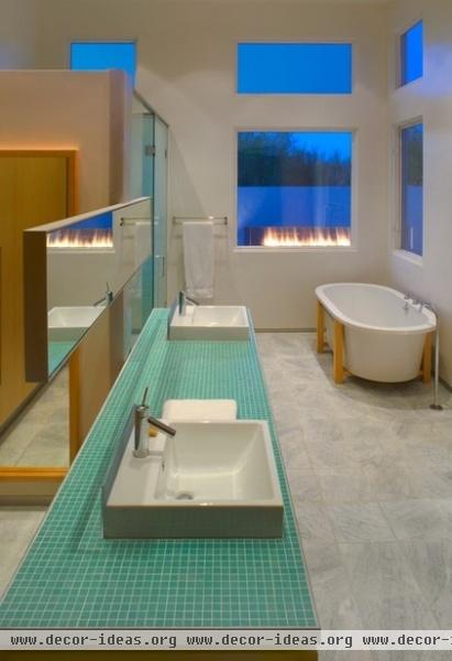 modern bathroom by Ibarra Rosano Design Architects