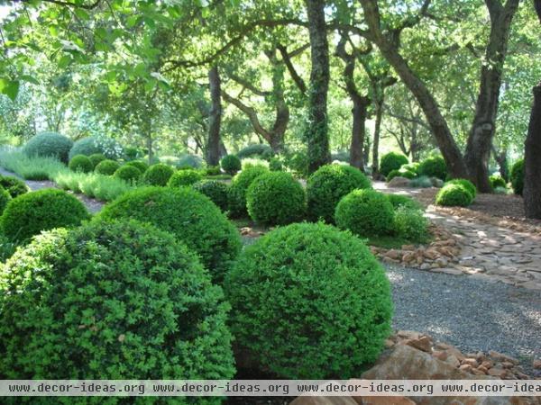 traditional landscape by Blasen Landscape Architecture