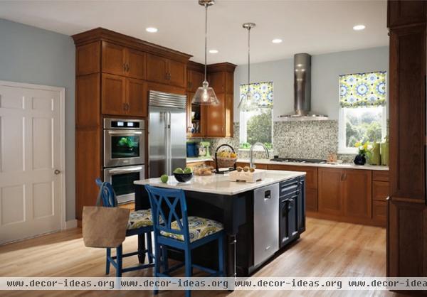 traditional kitchen by Kitchen Cabinet Kings