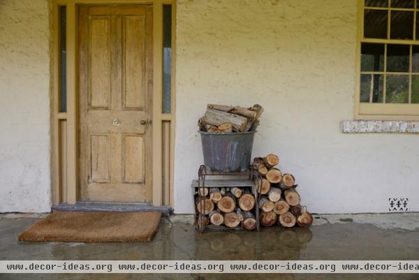 farmhouse entry by Jeni Lee