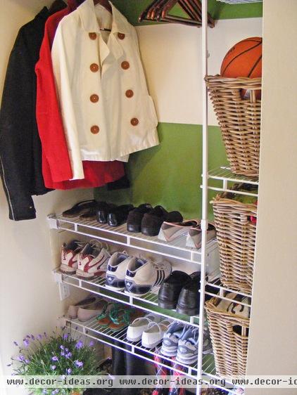 modern entry Maillardville Manor-Mudroom