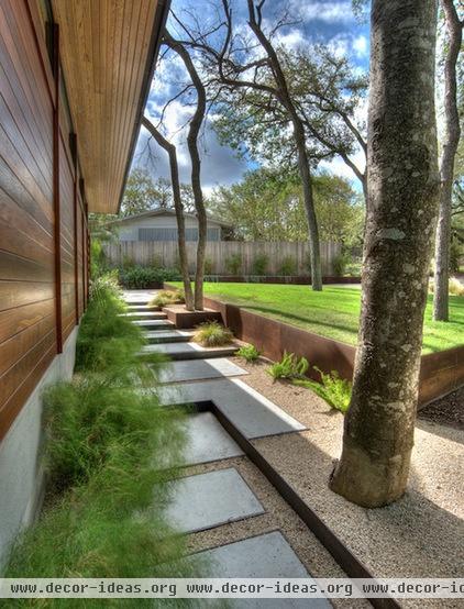 contemporary landscape by D-CRAIN Design and Construction