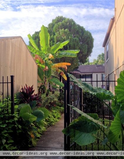 An Apartment Complex Gets a Garden Makeover