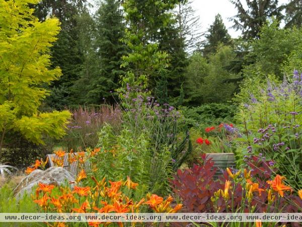 traditional landscape by Le jardinet