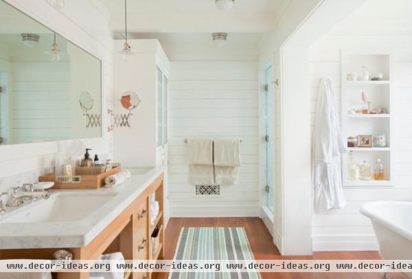 craftsman bathroom by Evens Architects