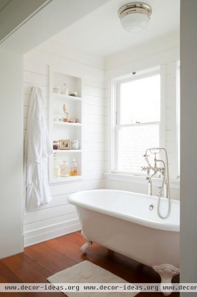 craftsman bathroom by Evens Architects