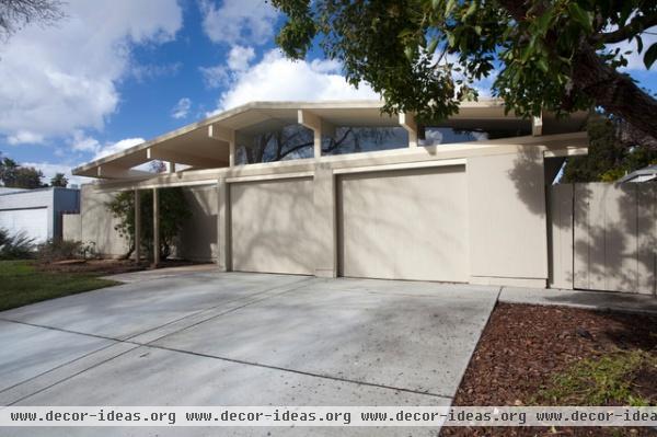 midcentury garage and shed by Keycon, Inc