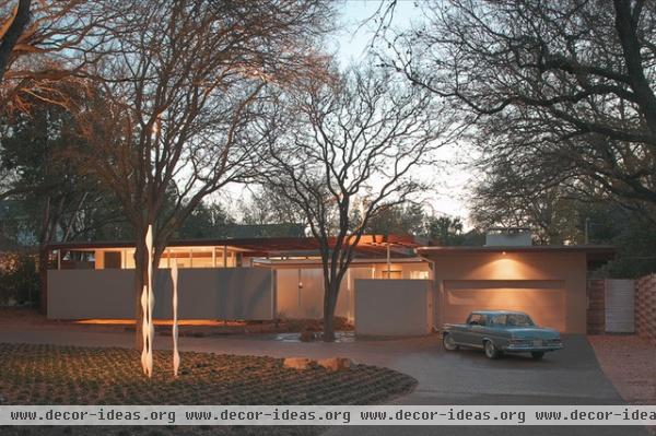 midcentury exterior by Steinbomer, Bramwell & Vrazel Architects