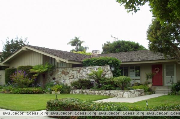 midcentury exterior by Steven Corley Randel, Architect