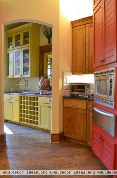 traditional kitchen by Sarah Greenman