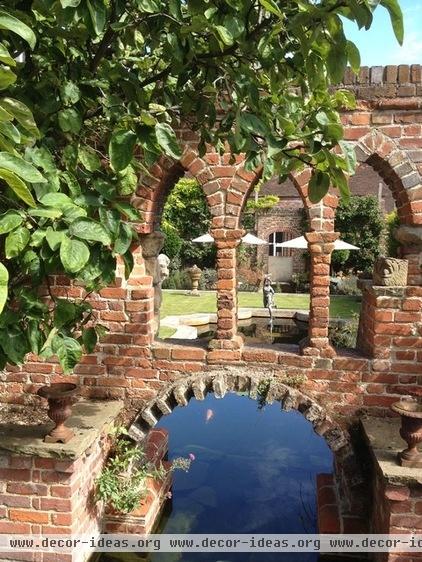 Restoration House, Rochester, England Pool arch