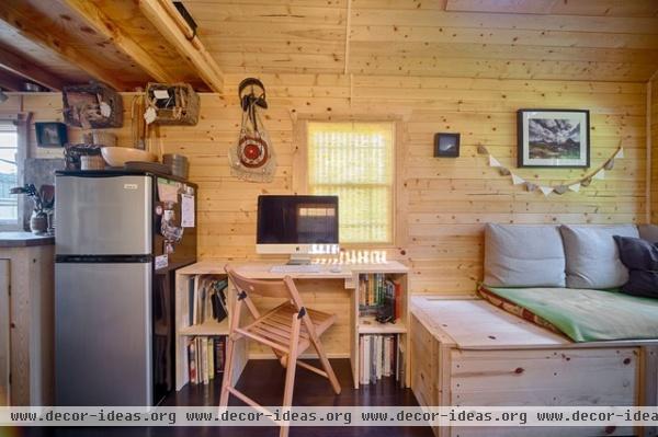 rustic living room by The Tiny Tack House