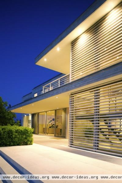 modern exterior by Stelle Lomont Rouhani Architects