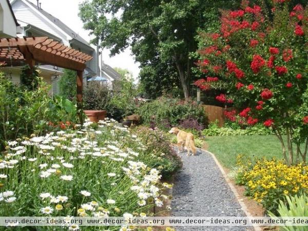 traditional landscape by Home & Garden Design, Atlanta - Danna Cain, ASLA