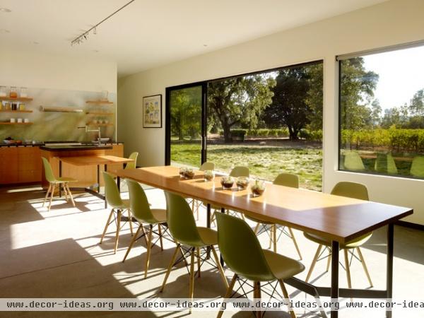 modern dining room by Schwartz and Architecture