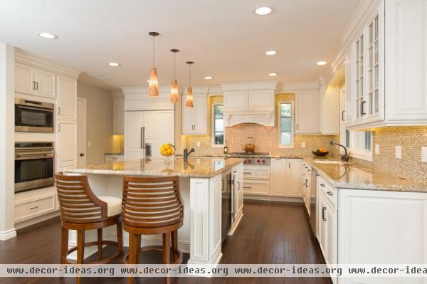 transitional kitchen by Sea Pointe Construction