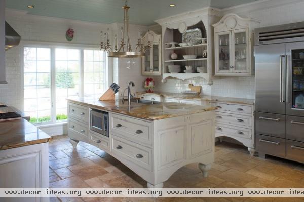 traditional kitchen by Mullet Cabinet