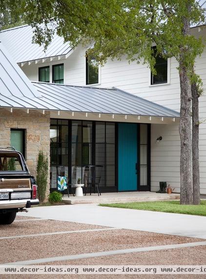 farmhouse exterior by Tim Cuppett Architects