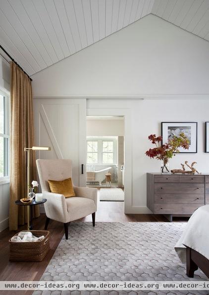 farmhouse bedroom by Tim Cuppett Architects