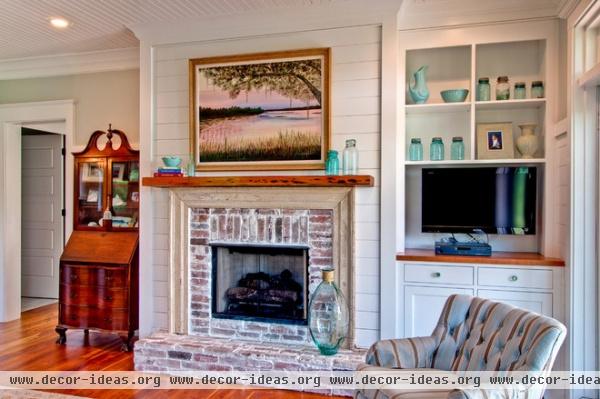 farmhouse living room by The Middleton Group