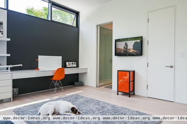 modern bedroom by Peter A. Sellar - Architectural Photographer