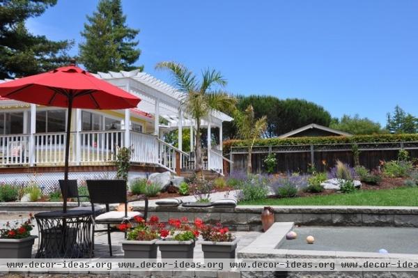 traditional landscape Restored home