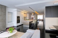 Houzz Tour: Downtown Cool in an Uptown Duplex