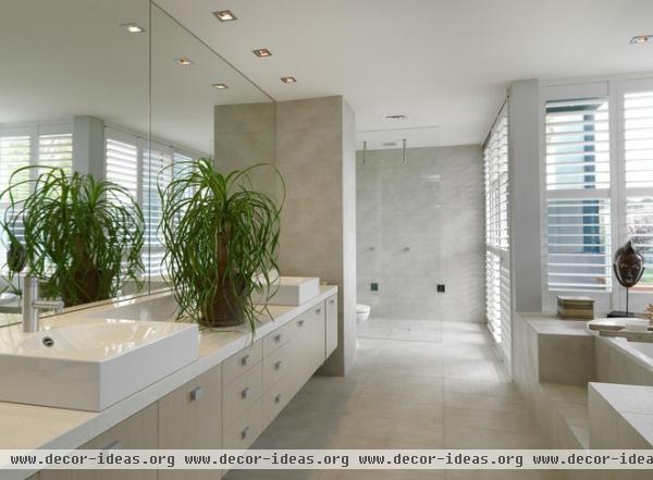 contemporary bathroom by MR.MITCHELL