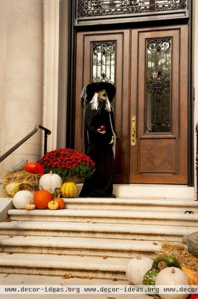 traditional porch by Mary Prince