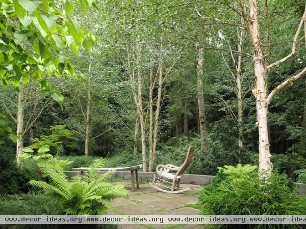 traditional patio by Le jardinet