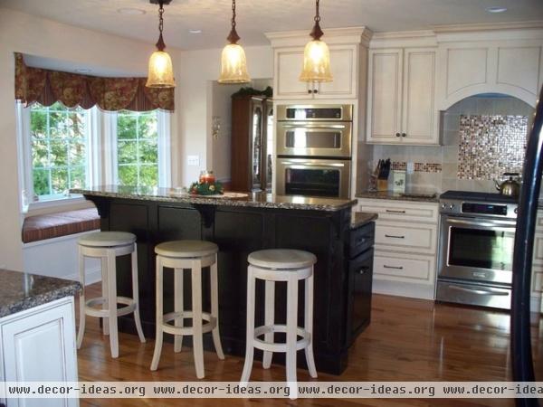 traditional kitchen by Pamela DeCuir Interior Designs