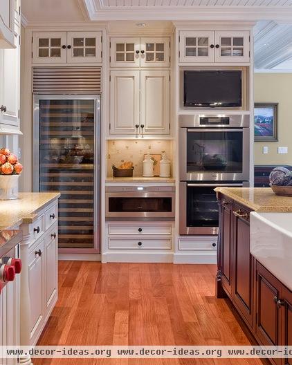 traditional kitchen by Venegas and Company