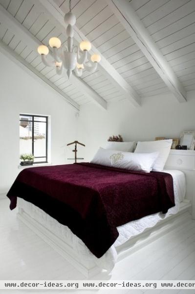 contemporary bedroom by Eran Turgeman - Photographer