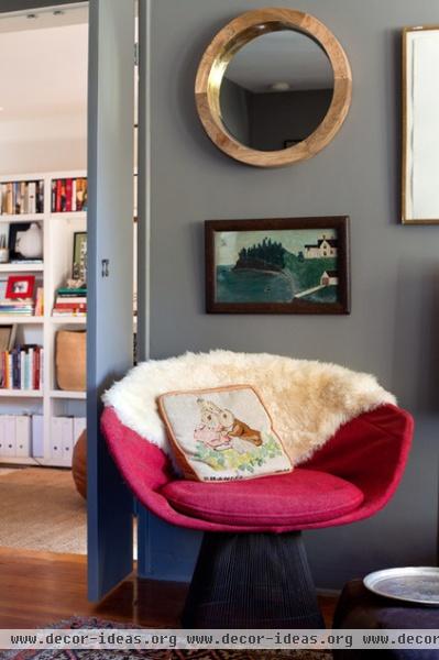 eclectic living room Vintage chair