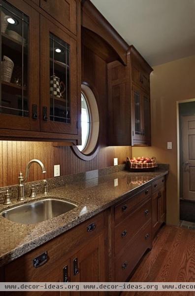 traditional kitchen by Harvest House Craftsmen