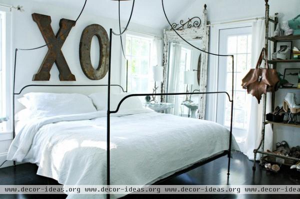 eclectic bedroom by Mina Brinkey