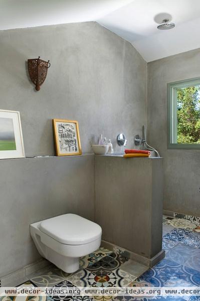 eclectic bathroom by Dana Gordon + Roy Gordon Architecture Studio