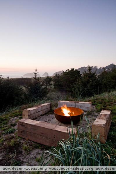 beach style patio by Jessica Helgerson Interior Design