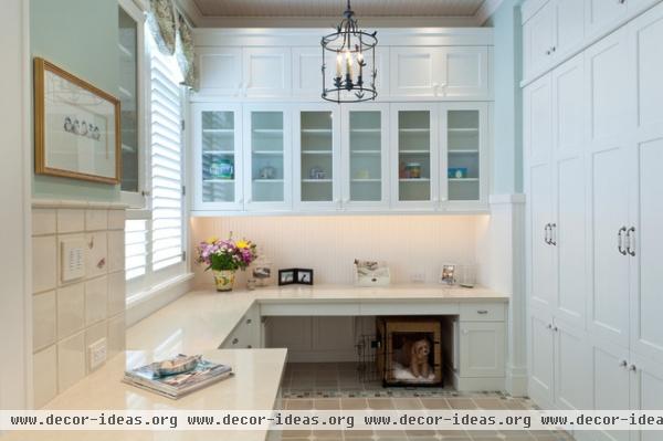 traditional laundry room by Busby Cabinets