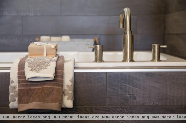 contemporary bathroom by Natalie Fuglestveit Interior Design