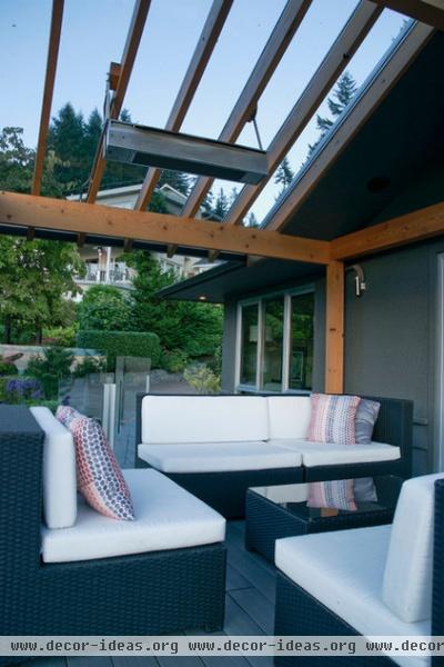 contemporary deck by Heather Merenda