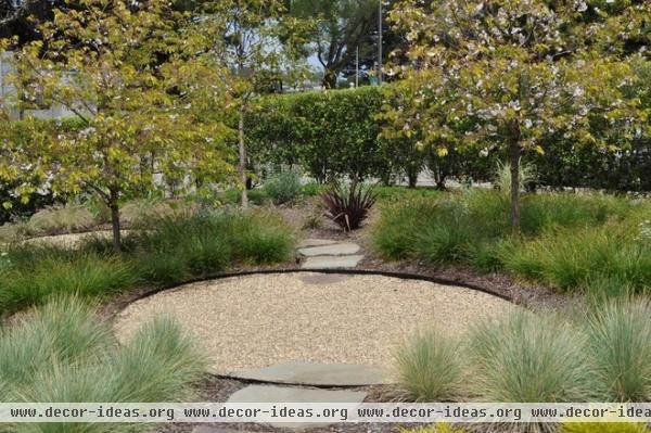 contemporary landscape by Huettl Landscape Architecture