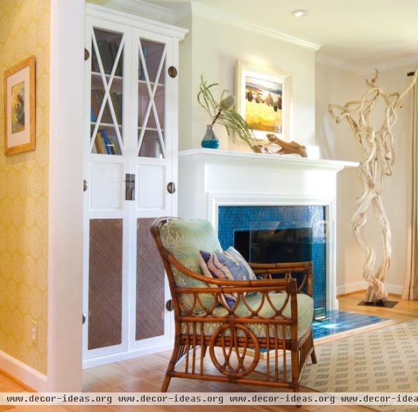 beach style living room by Charmean Neithart Interiors, LLC.