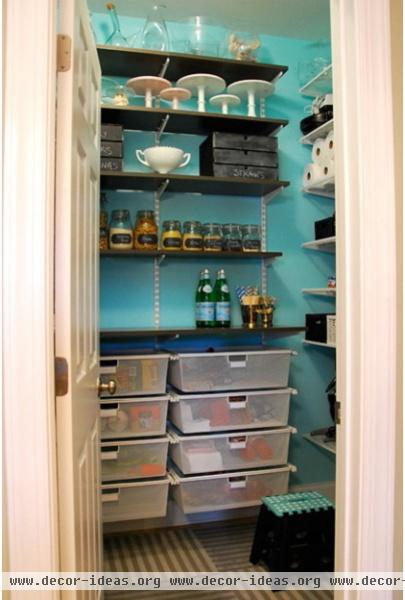 modern closet by Nicole Lanteri, On My Agenda LLC